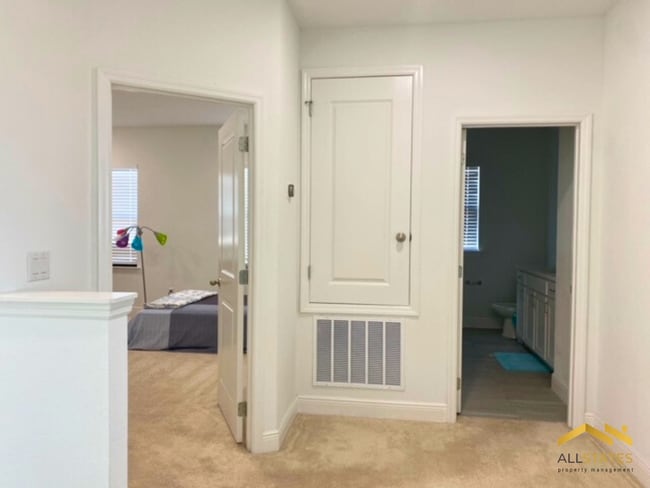 Building Photo - 2941 Siesta View Dr