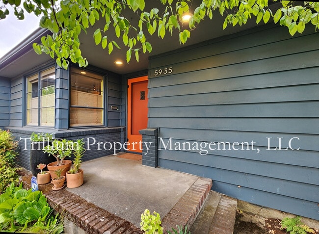 Building Photo - 5935 N Concord Ave