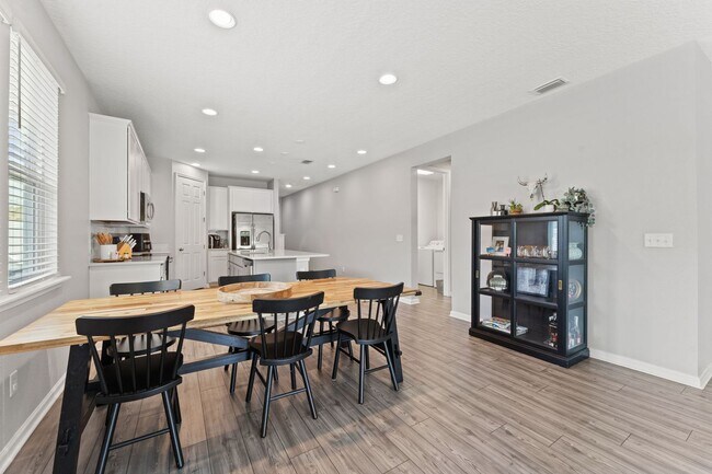 Building Photo - Serenity in Green Cove Springs!