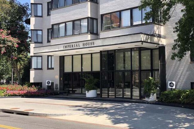 Building Photo - Centrally Located Dupont Circle at the Imperial House 1 Bed in the heart of it all! Utilities inc...