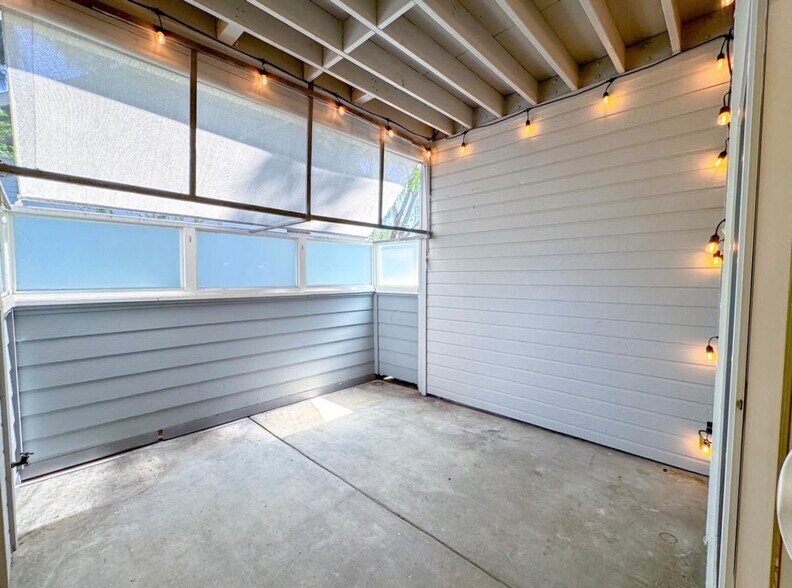 Building Photo - 237 Shadow Dance Dr