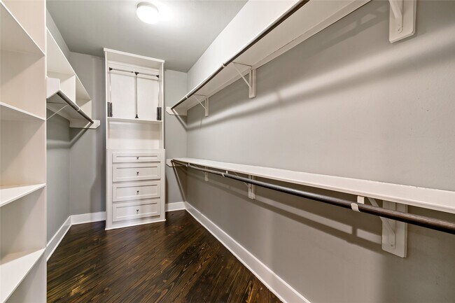 Building Photo - 3419 Gillespie St