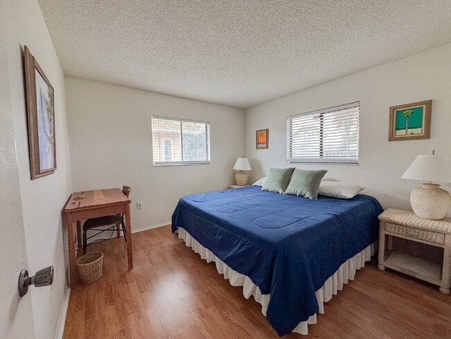 Building Photo - Gorgeous pool and spa home in central Sarasota