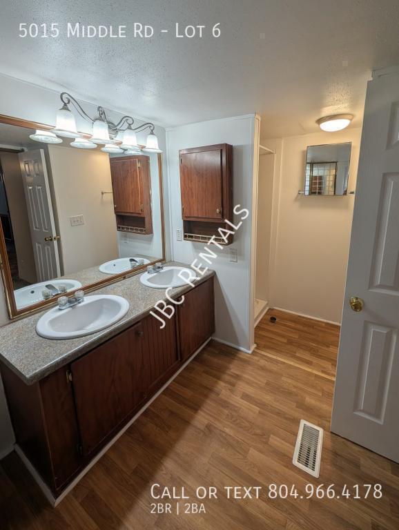 Building Photo - 5015 Middle Rd