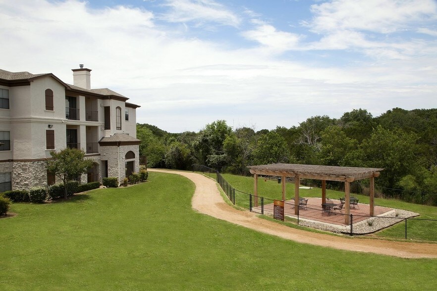 Cliffs at Barton Creek 3050 Tamarron Blvd Austin TX 78746 Apartment