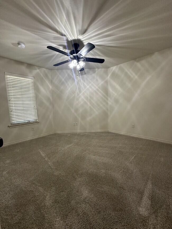Building Photo - Beautifully Maintained Duplex - Lease Only