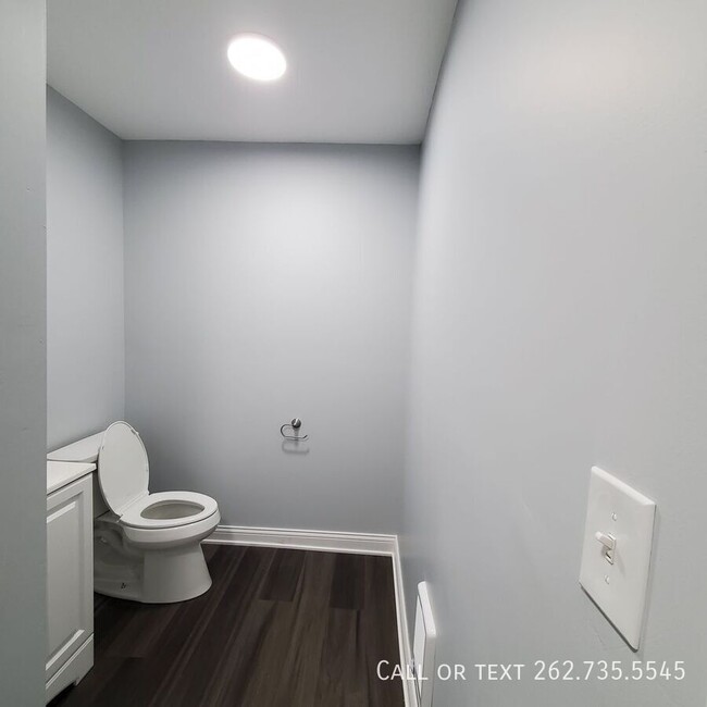 Building Photo - Freshly Updated 1 Bed 1 Bath Apartment in ...