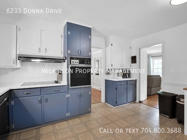 Building Photo - 6233 Donna Dr