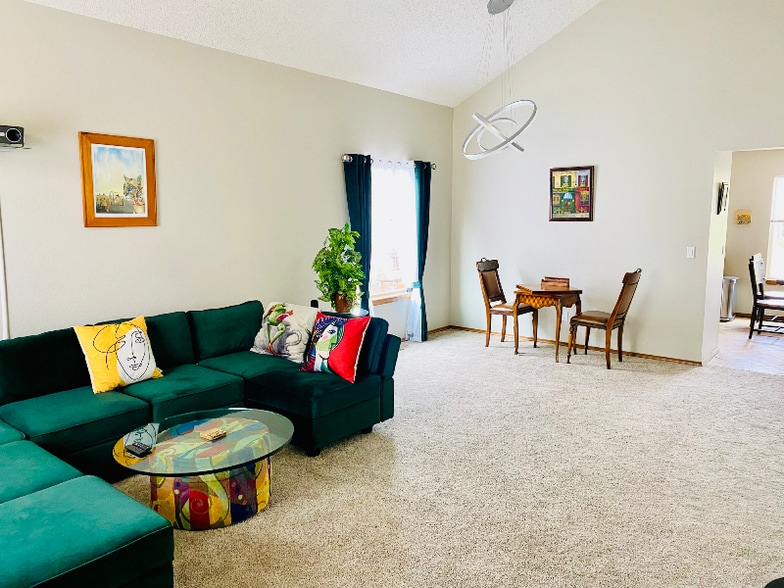 Building Photo - 2130 Silkwood Dr