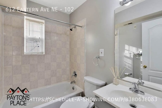 Building Photo - Renovated apartment with Wifi included. FI...
