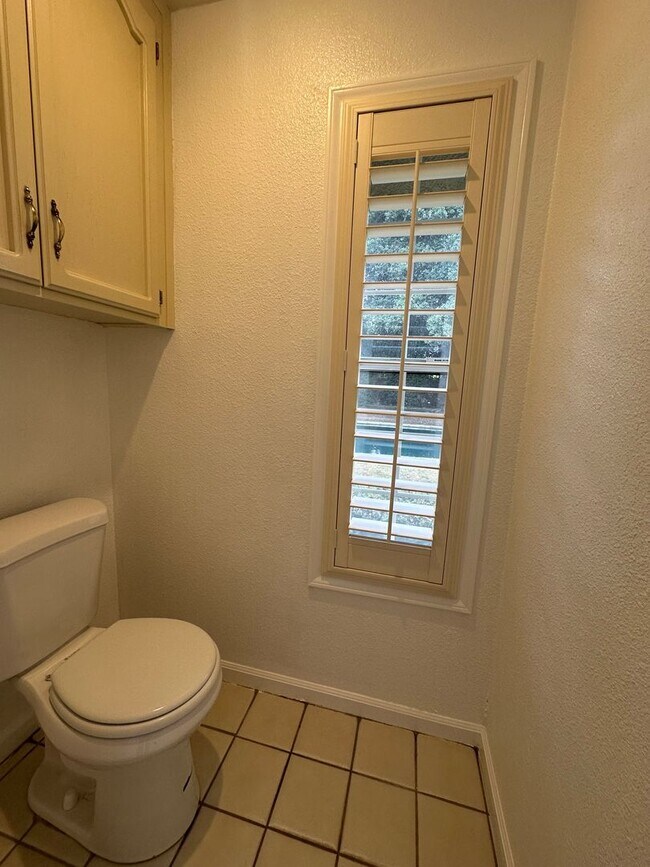 Building Photo - Entertainer delight rental home located in ''The Lakes'' subdivision coming soon!