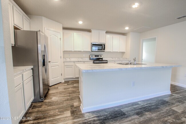 Building Photo - 65327 River Glen Pkwy