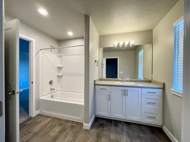 Building Photo - 12038 El Capitan Ln