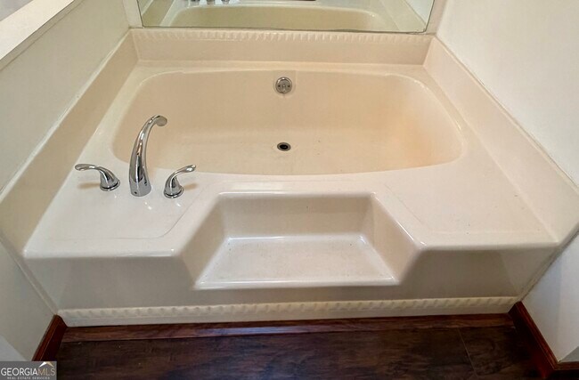 Building Photo - 6206 Westridge Trce