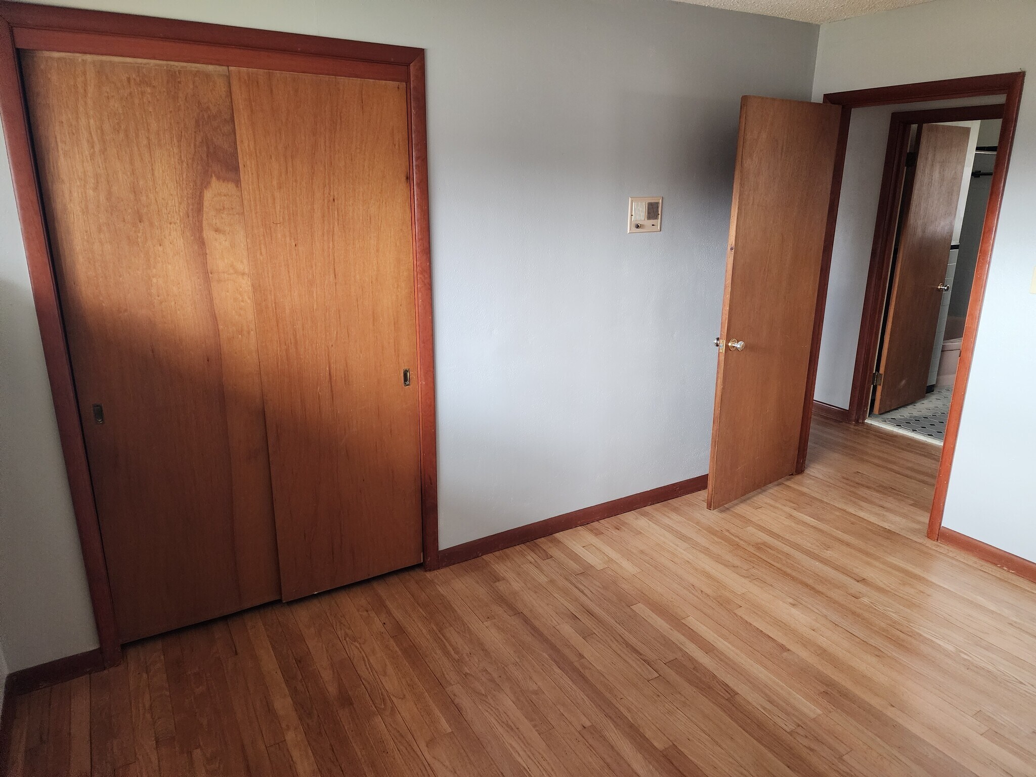 Building Photo - 6911 Hickory View Ln