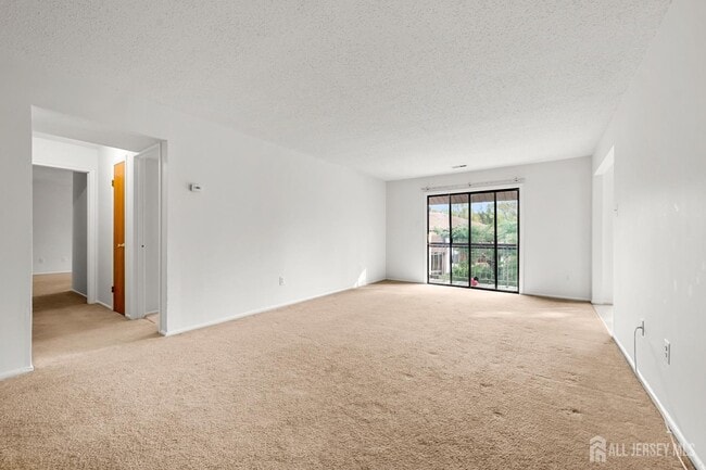 Building Photo - 823 Edison Glen Terrace