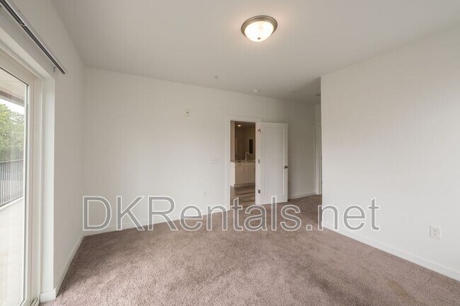 Building Photo - 525 Parkway Dr NE