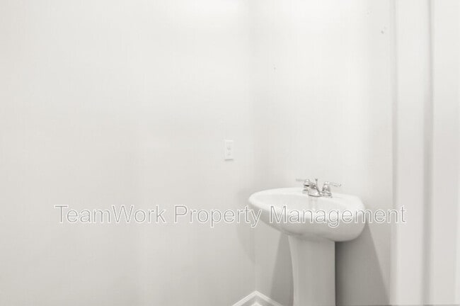 Building Photo - 806 Lilyford Ln