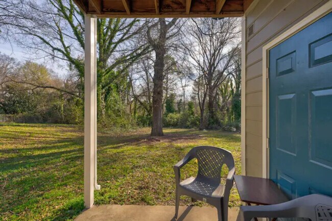 Building Photo - 2201 1/2 Summit Street-SI ID1388443P