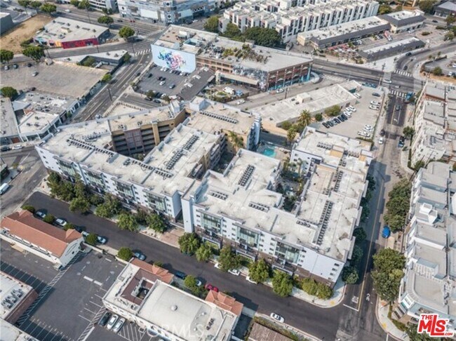 Building Photo - 629 Traction Ave