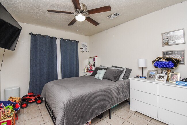 Building Photo - 12106 Pecan Meadow Dr