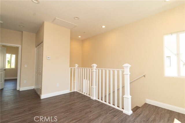 Building Photo - 9246 Cedros Ave