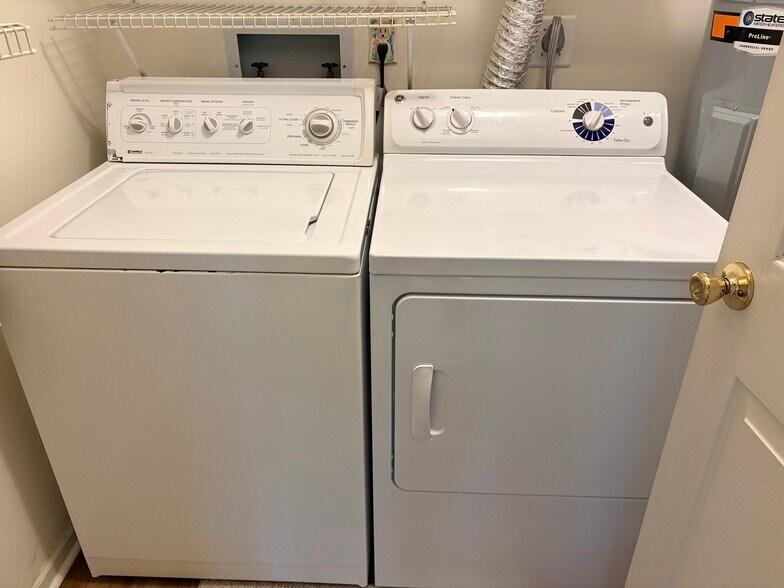 Building Photo - 6561 Brigham Sq