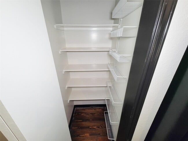 Building Photo - 1904 Davis St