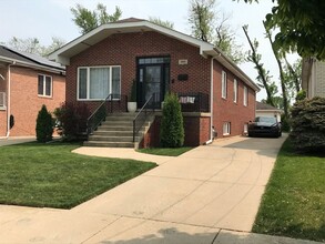 Building Photo - 5901 Burr Oak Ave