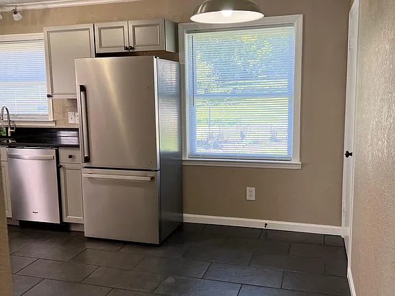 Building Photo - 7 Jones Cir