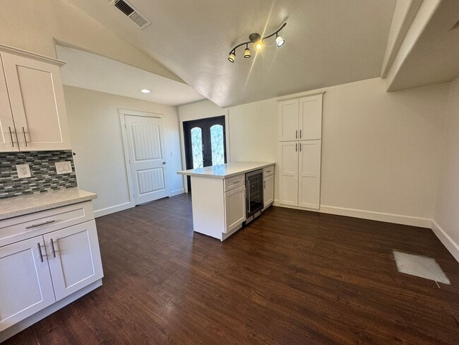 Building Photo - 3BD/2BA HOME off Old Hwy 80, Ample Parking...
