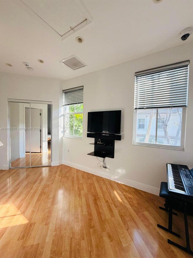 Building Photo - 21025 NE 38th Ave