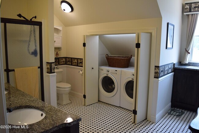 Building Photo - 245 Blue Valley Rd