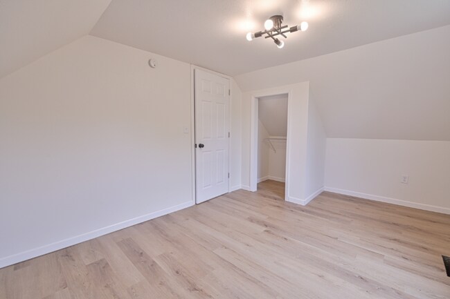 Building Photo - 337 Central Ave N