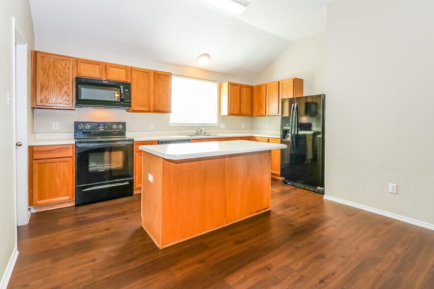 Building Photo - 1415 Heather Ridge Dr