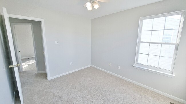 Building Photo - 3 Bed / 2-1/2 Bath Single Family Home w/1-Car garage