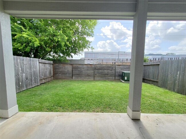 Building Photo - 1526 Beach Oak Dr