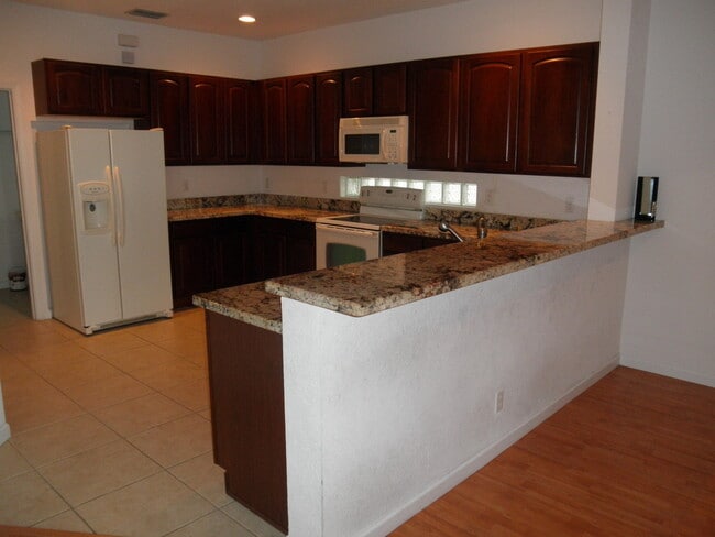 Building Photo - THOUSAND OAKS