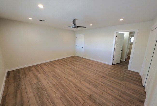 Building Photo - 4 Bedroom Home in Tempe Gardens Near E Sou...