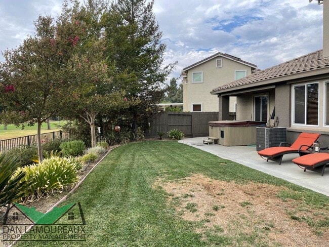 Building Photo - Executive Home in Gated Community Wildwings