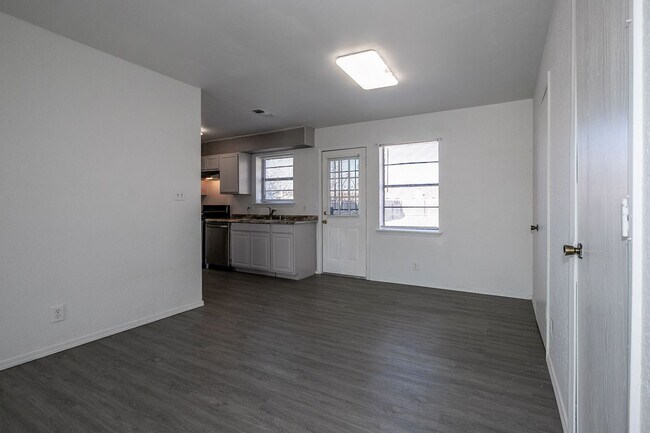 Building Photo - 1341 E 142nd St