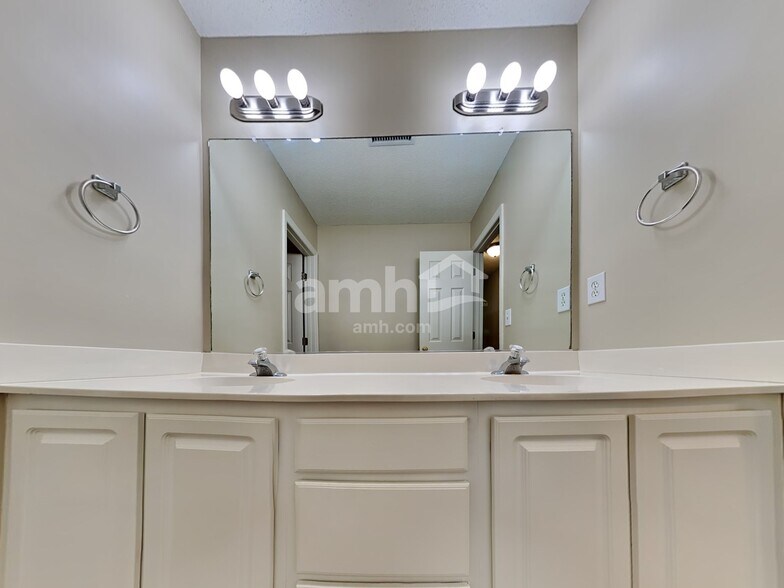 Building Photo - 106 Guildford Dr