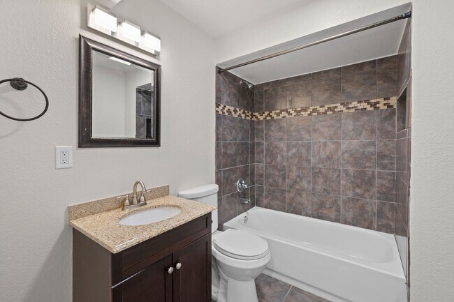 Building Photo - Move-In Ready 4 Bed, 3.5 Bath Home in Prime Loveland Location!