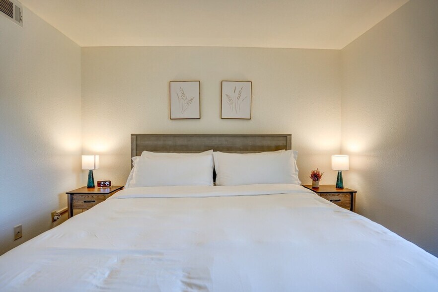 Building Photo - 8 Craig Ave