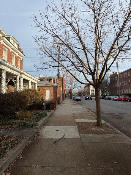 Floyd and Blvd - 2808 Floyd Ave