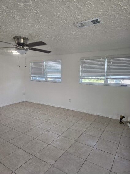 Building Photo - 9815 Hidden Ln