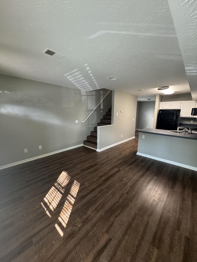Building Photo - 210 Mousas Way