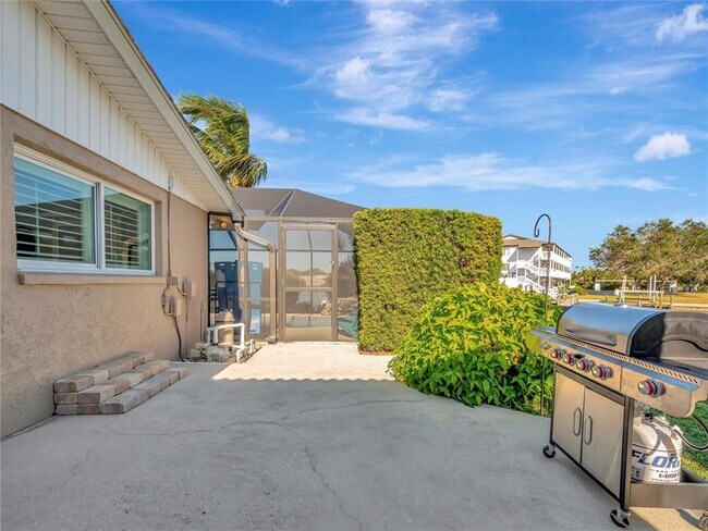 Building Photo - 10432 Sandpiper Rd W