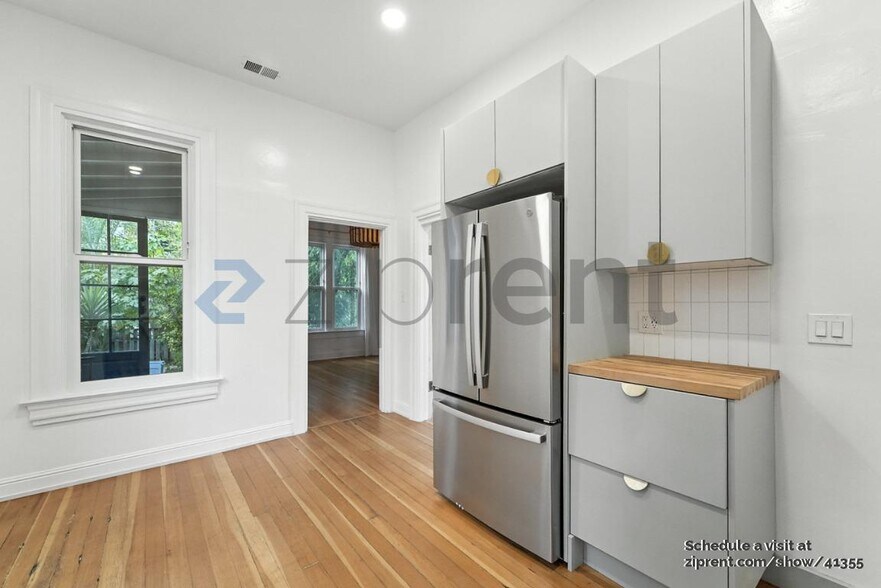 Building Photo - 2029 9th Ave