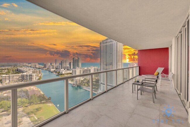 Building Photo - 2602 E Hallandale Beach Blvd